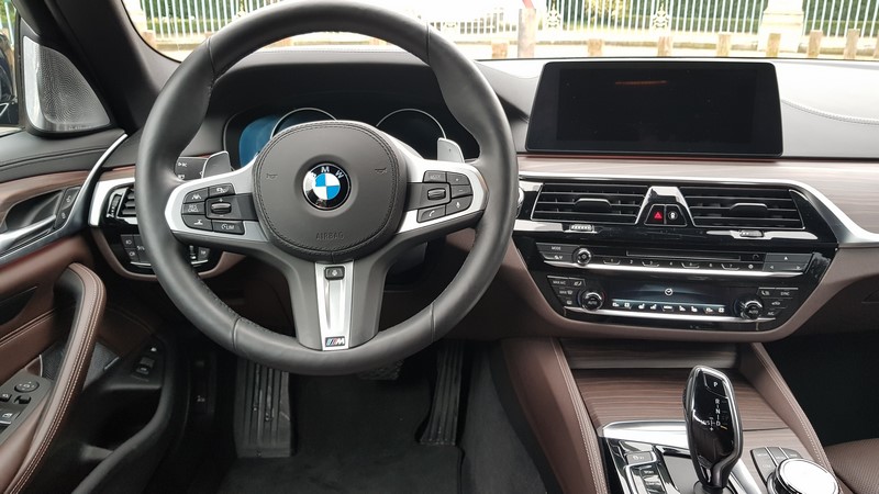 https://heritage-automobiles.fr/wp-content/uploads/2020/06/BMW-530-e-252-Luxury-H%C3%A9ritage-Automobiles-26-.jpg